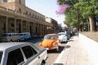 Frente al ferrocarril
